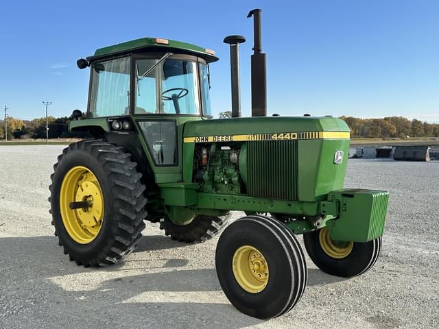 Image of John Deere 4440 equipment image 2