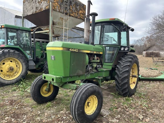 Main image John Deere 4440