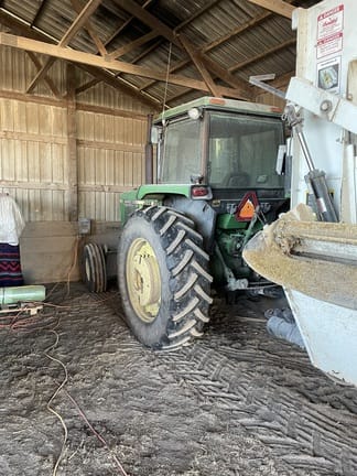 1979 John Deere 4440 Equipment Image0