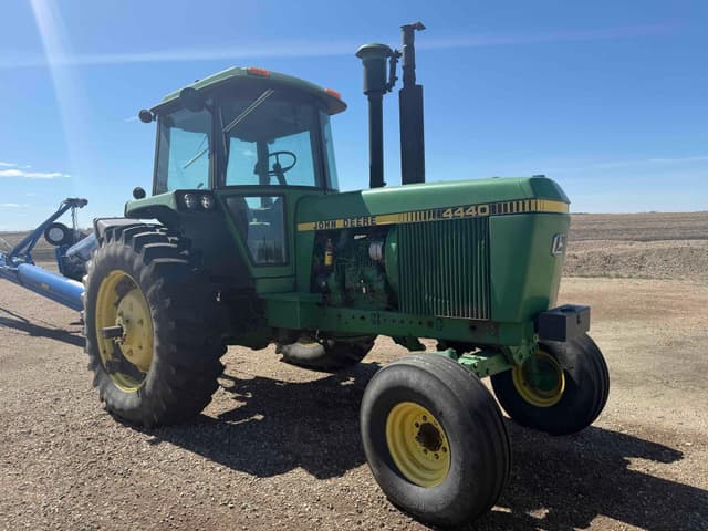 Image of John Deere 4440 equipment image 2