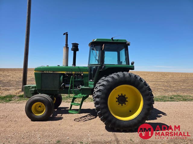 Image of John Deere 4440 equipment image 2