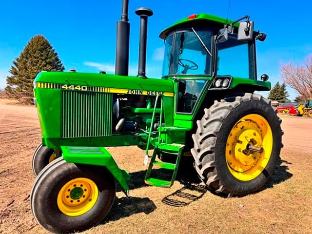 Image of John Deere 4440 equipment image 2