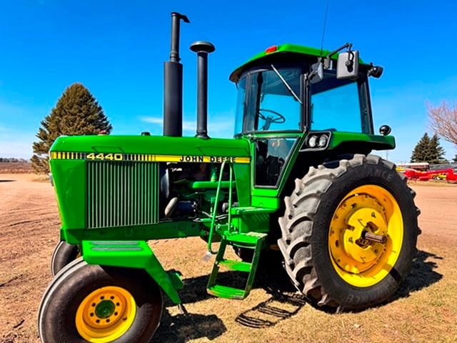 1979 John Deere 4440 Equipment Image0