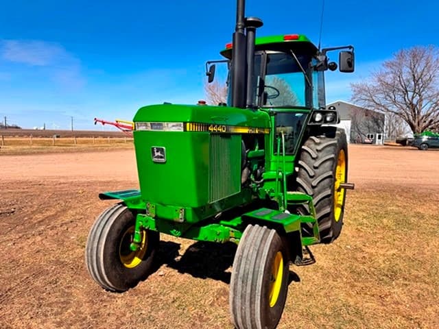 Image of John Deere 4440 equipment image 3