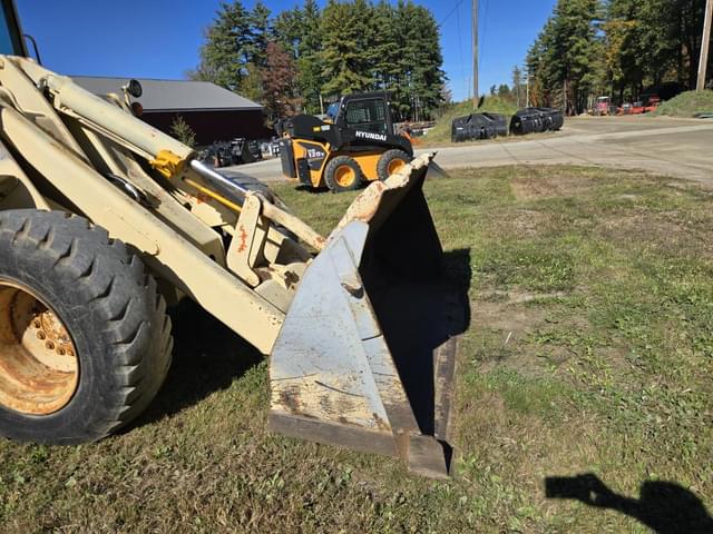 Image of John Deere 444 equipment image 3