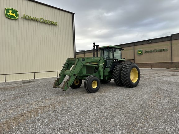 1979 John Deere 4640 Equipment Image0