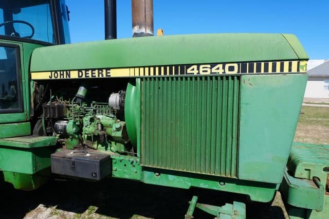 Image of John Deere 4640 equipment image 1