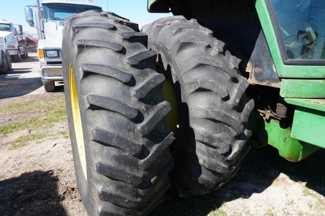 Image of John Deere 4640 equipment image 3