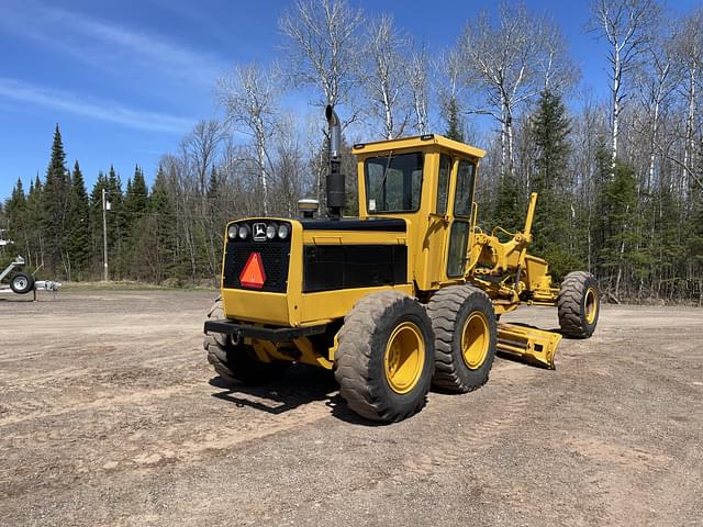 Image of John Deere 670A equipment image 2