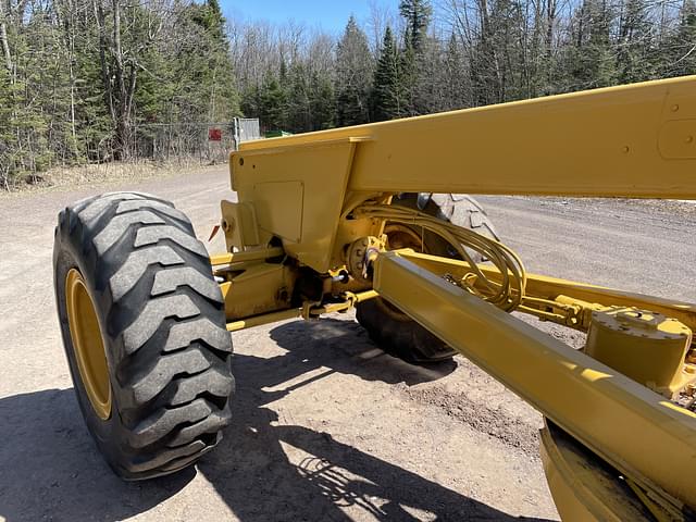 Image of John Deere 670A equipment image 4