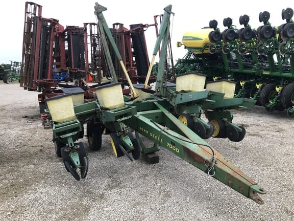 Main image John Deere 7000