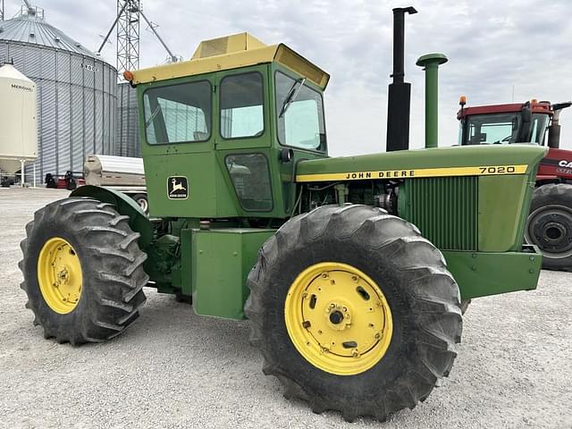 Image of John Deere 7020 equipment image 1