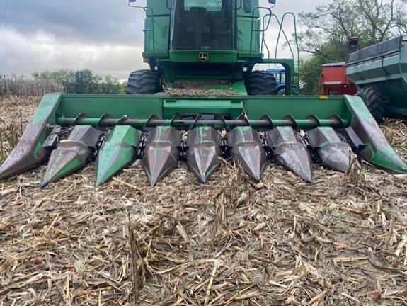 Image of John Deere 843 Primary image