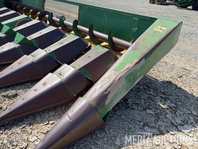 Image of John Deere 843 equipment image 2
