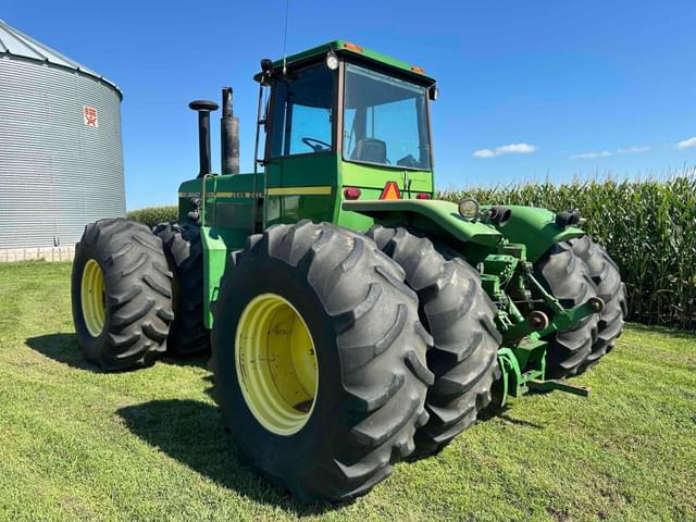 Image of John Deere 8440 equipment image 1
