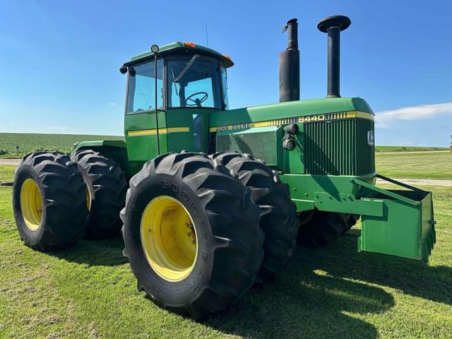 Image of John Deere 8440 equipment image 3