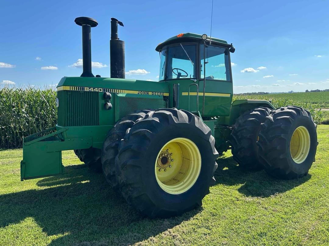 Image of John Deere 8440 Primary image