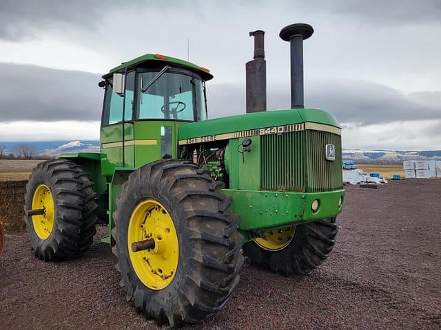 Image of John Deere 8440 equipment image 1