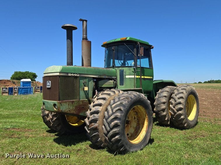 1979 John Deere 8440 Equipment Image0