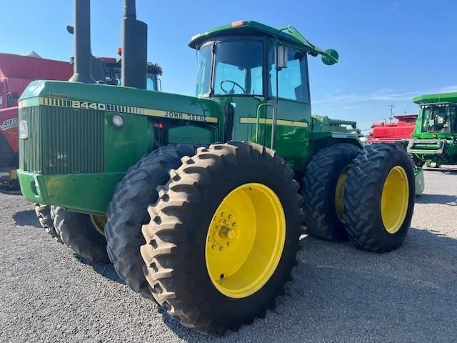 1979 John Deere 8440 Equipment Image0
