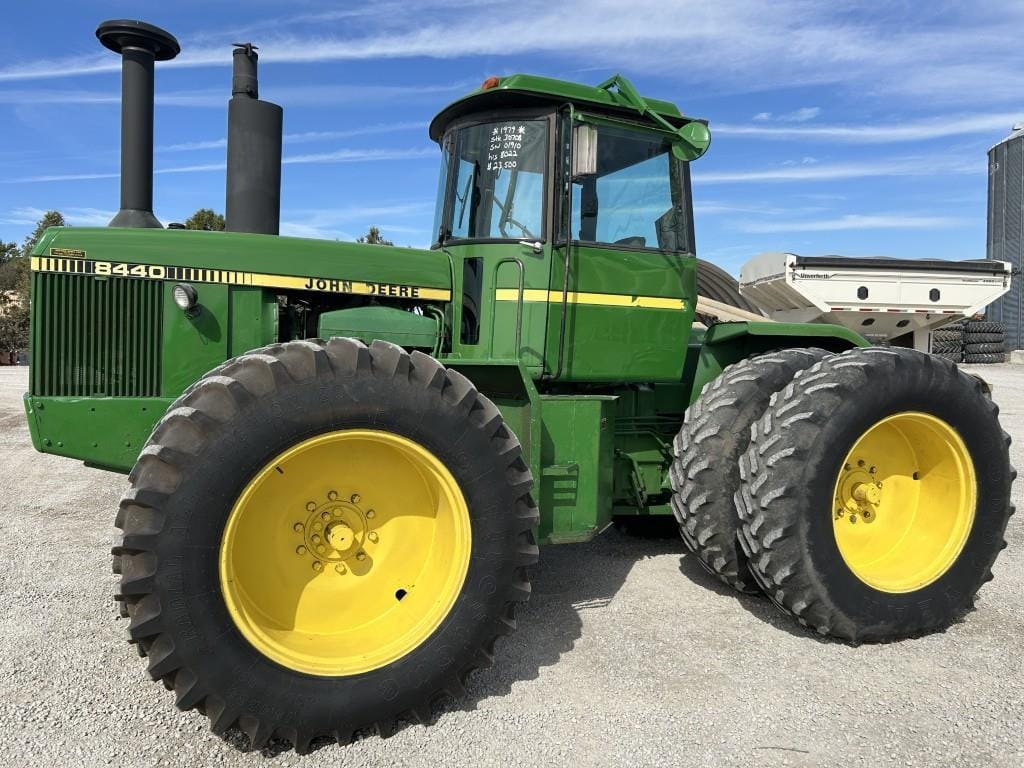 1979 John Deere 8440 Equipment Image0