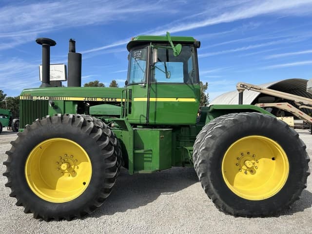 Image of John Deere 8440 equipment image 2