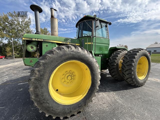 Image of John Deere 8440 equipment image 2