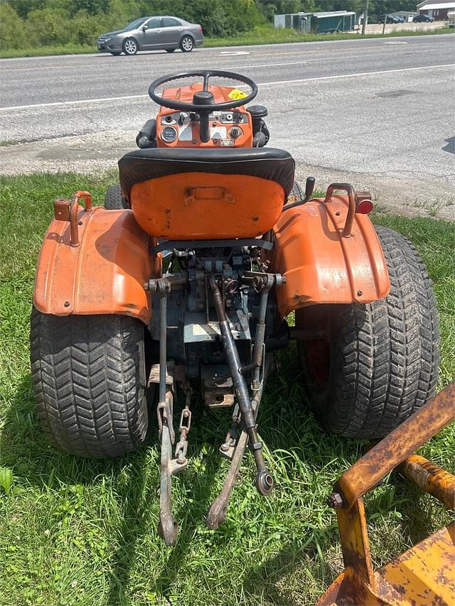 Image of Kubota B7100 equipment image 3
