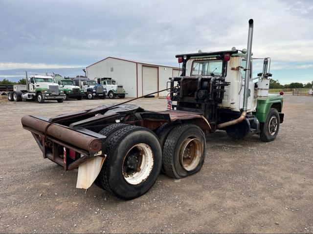 Image of Mack R685ST equipment image 4