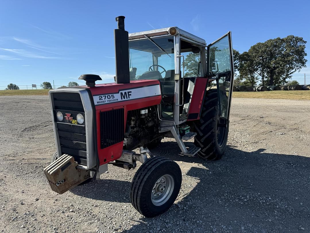 Image of Massey Ferguson 2705 Primary image