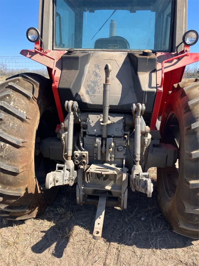Image of Massey Ferguson 2705 equipment image 3