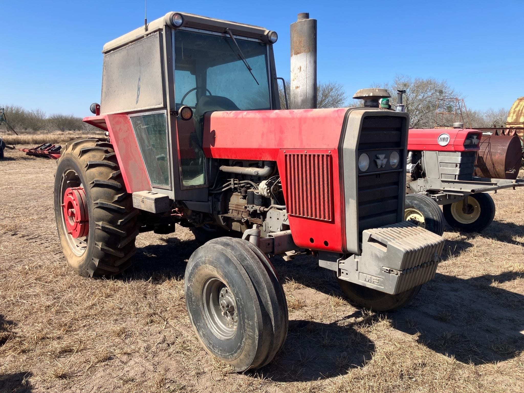 1979 Massey Ferguson 2705 Equipment Image0