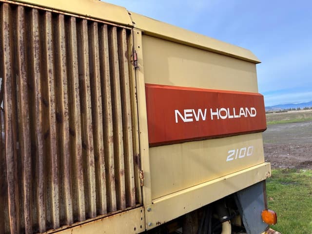 Image of New Holland 2100 equipment image 2