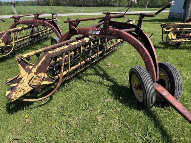 Image of New Holland 258 equipment image 1