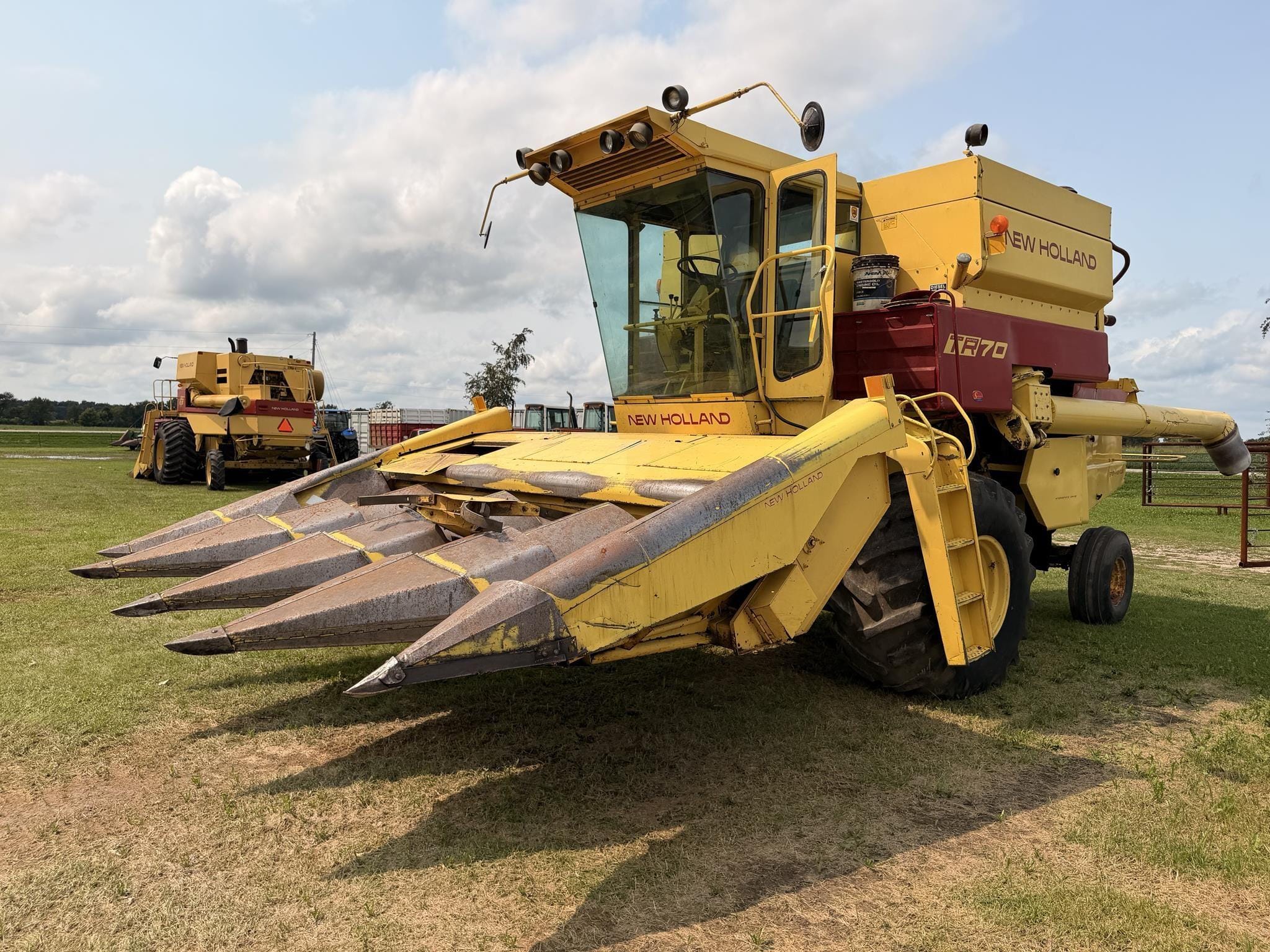 1979 New Holland TR70 Equipment Image0