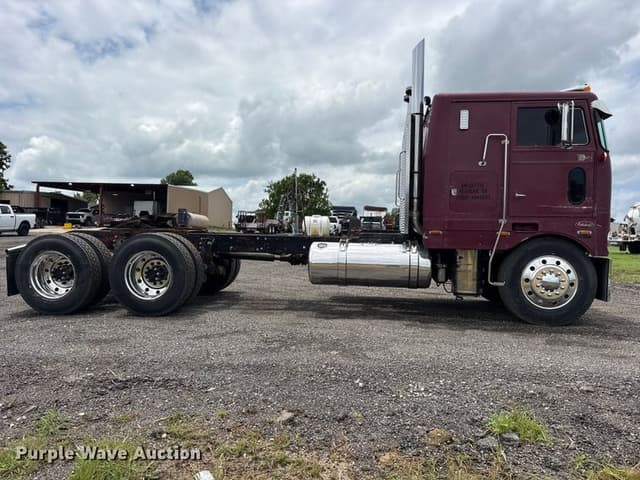 Image of Peterbilt 352 equipment image 3
