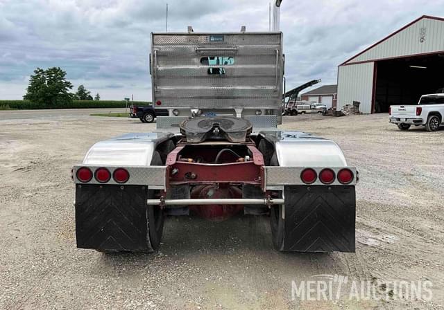 Image of Peterbilt 359 equipment image 3