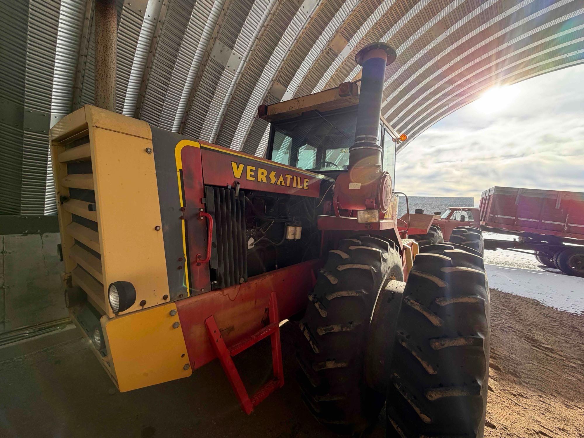 1979 Versatile 835 Equipment Image0