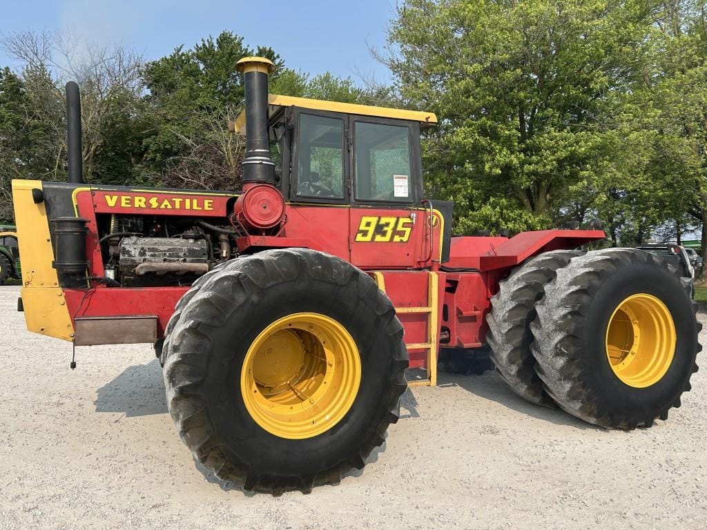 1979 Versatile 935 Equipment Image0