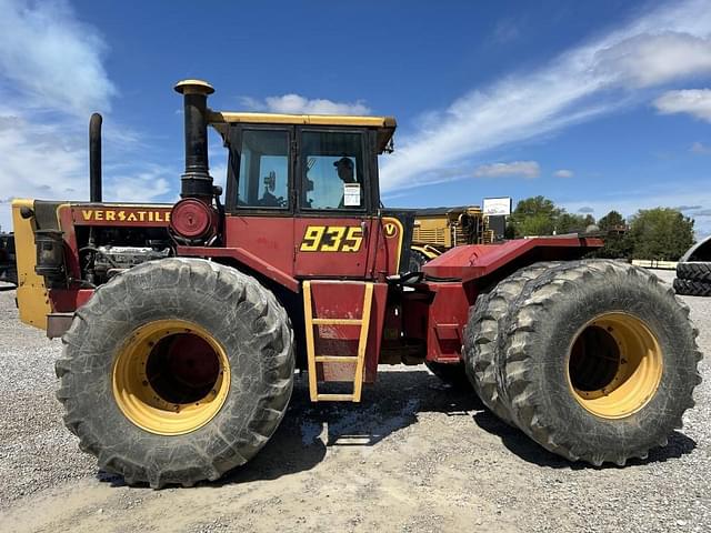 Image of Versatile 935 equipment image 1