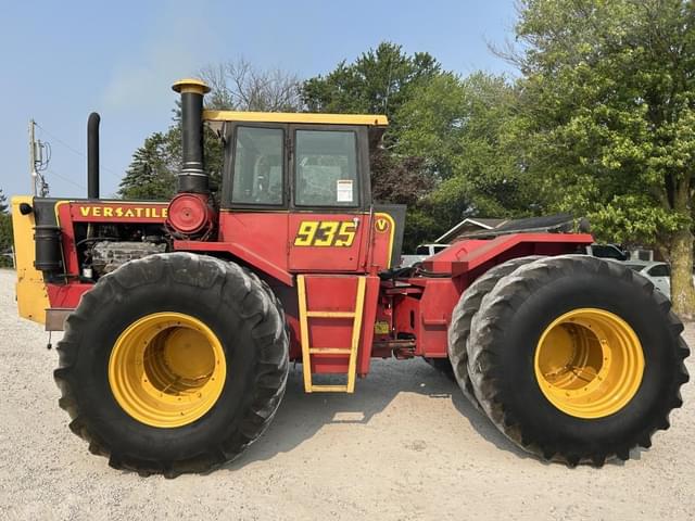 Image of Versatile 935 equipment image 2