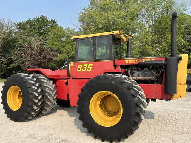 Image of Versatile 935 equipment image 1