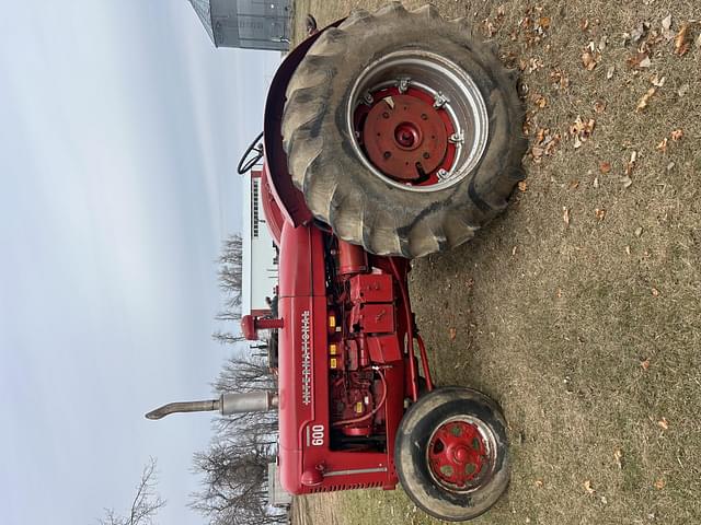 Image of International Harvester 600 equipment image 2