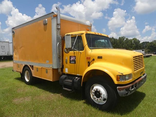 Image of International 4900 equipment image 1