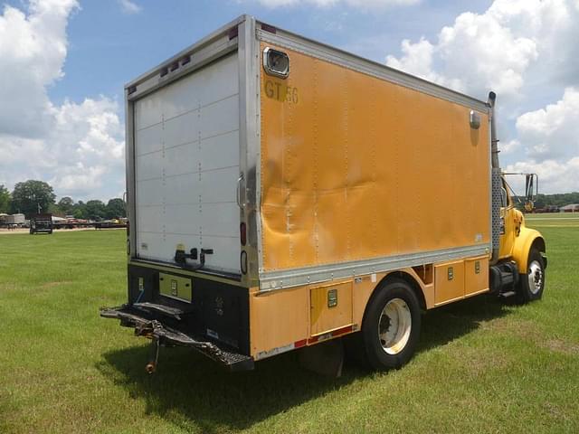 Image of International 4900 equipment image 2