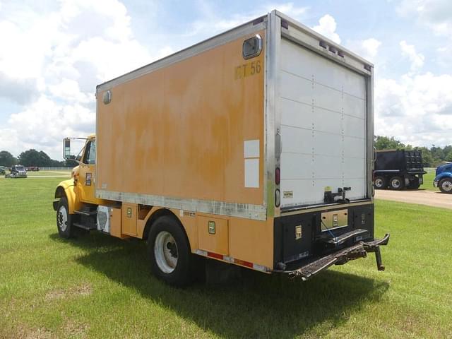 Image of International 4900 equipment image 3