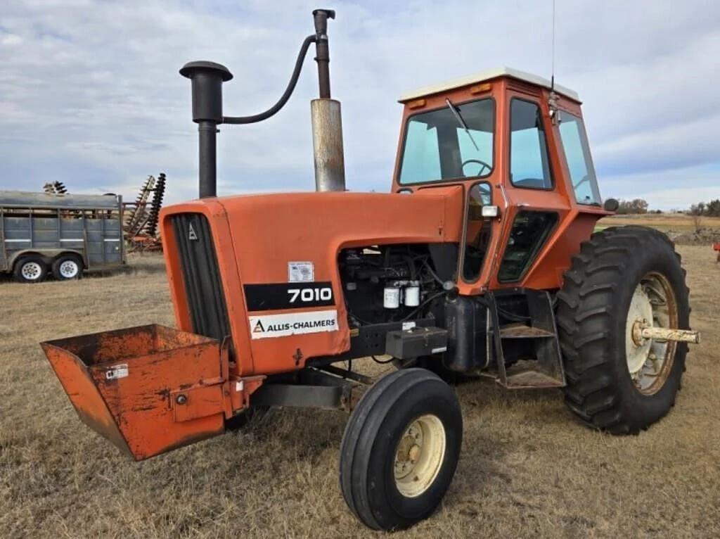 Image of Allis Chalmers 7010 Primary image