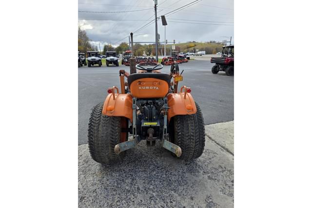 Image of Kubota B7100 equipment image 4