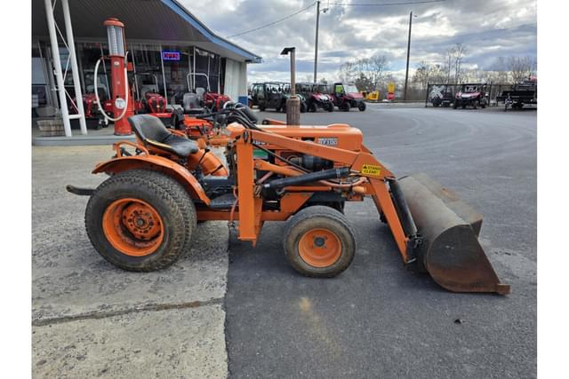 Image of Kubota B7100 equipment image 3
