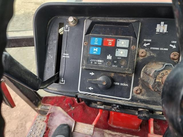 Thumbnail image International Harvester 1086 13